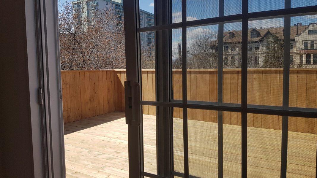 Each deck was crafted with attention to detail, ensuring a harmonious blend of privacy, elegance, and scenic appreciation. The end result is a series of stunning upper decks that enhance the urban living experience and showcase our commitment to quality craftsmanship.