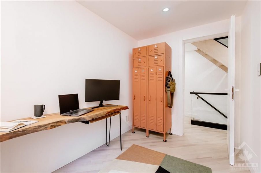 A re imagined upper level provided both a functional office area and a expansive and sleek bedroom, incorporating a built in wardrobe and an ensuite bath
