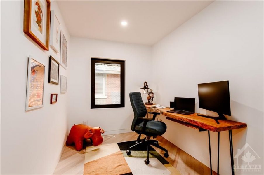 A re imagined upper level provided both a functional office area and a expansive and sleek bedroom, incorporating a built in wardrobe and an ensuite bath