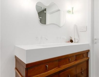 The renovation included the creation of two new washrooms, featuring contemporary fixtures and finishes, and a custom-designed kitchen that perfectly blends functionality with style.