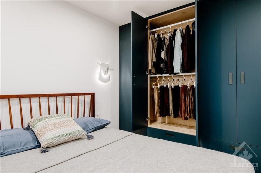 A re imagined upper level provided both a functional office area and a expansive and sleek bedroom, incorporating a built in wardrobe and an ensuite bath