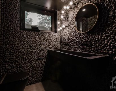 The renovation included the creation of two new washrooms, featuring contemporary fixtures and finishes, and a custom-designed kitchen that perfectly blends functionality with style.